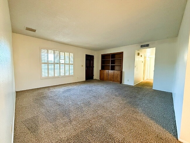 Photo - "Charming 3-Bedroom Oasis in Goodyear - Sp...