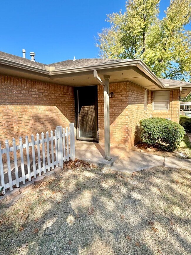 Beautiful 2 Bed 1 Bath Home in Downtown Ed... House Rental in Edmond