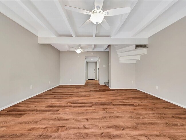 Photo - Campus Colony