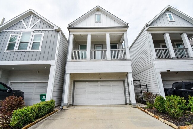 Photo - 1122 Live Oak St