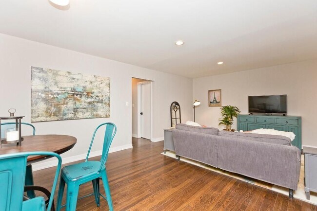 Photo - 5536 N Sheridan Rd