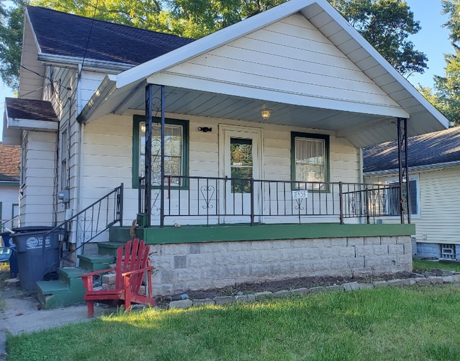 2553 Westbrook Dr