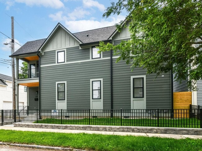 Photo - 717 E 27th St