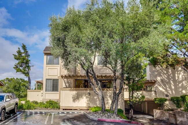 Building Photo - Welcome Home!!! - Modern and Spacious Gem! Townhouse with 2 Primary Bedrooms, Nice balcony, In re...