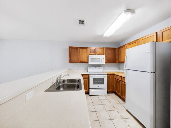 Photo - "Spacious 3-Bedroom Townhouse Oasis with 3.5 Baths in Fort Walton Beach – Your Perfect Retreat Aw... Unidad B