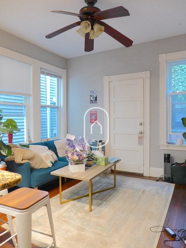 Photo - 716 Parker St