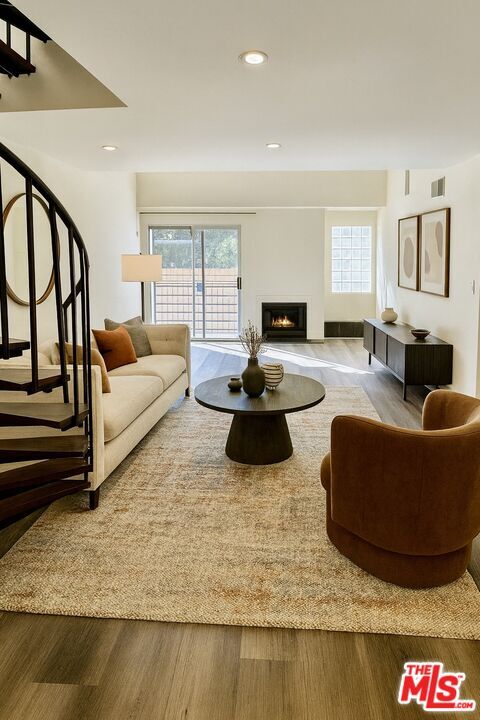 Building Photo - 11735 Dorothy St Unit 302