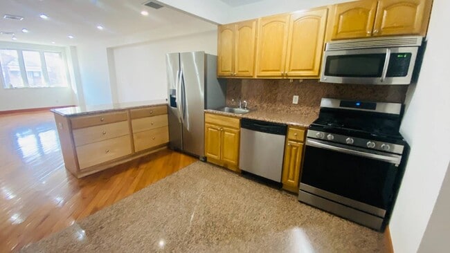 Photo - 20-07 37th St