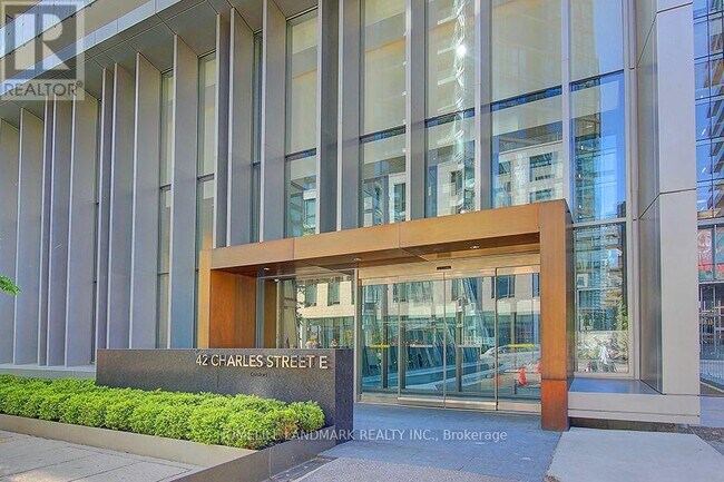 42 Charles St E Unit 2209