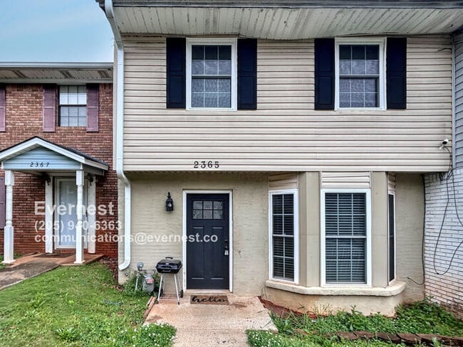 Comfortable and Convenient 3-Bedroom Townh... - Comfortable and Convenient 3-Bedroom Townh... Townhome