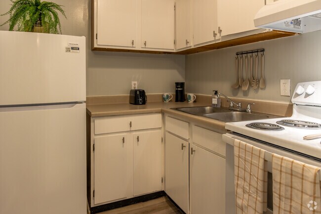 2BR, 1BA - 692 SF - The Terraces at Dekalb