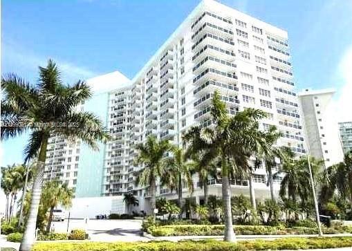 Building Photo - 3725 S Ocean Dr Unit 323