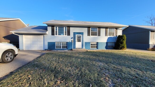 Building Photo - 4 bedroom 2 bath home in great SW location!