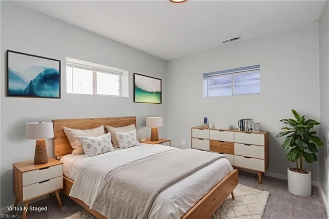 Photo - 1447 W 40th St