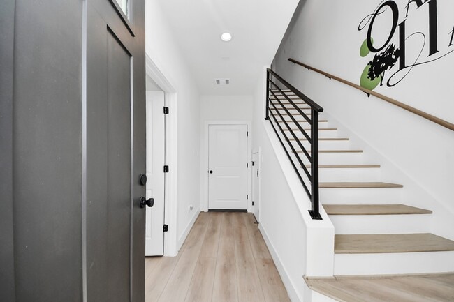 Photo - 2524 Live Oak St