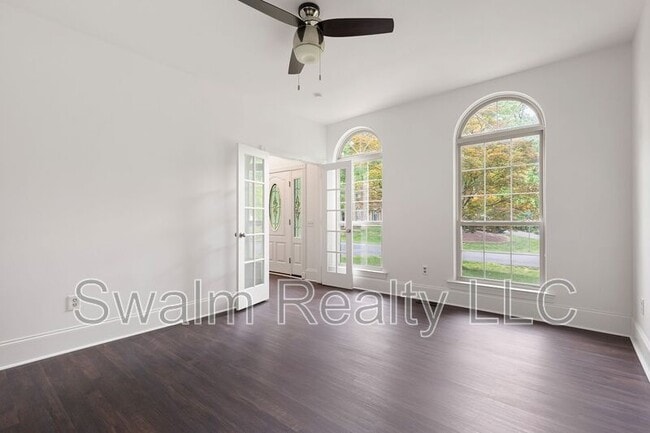 Photo - 240 Timber Knoll Dr