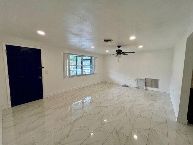 5121 Dove Dr