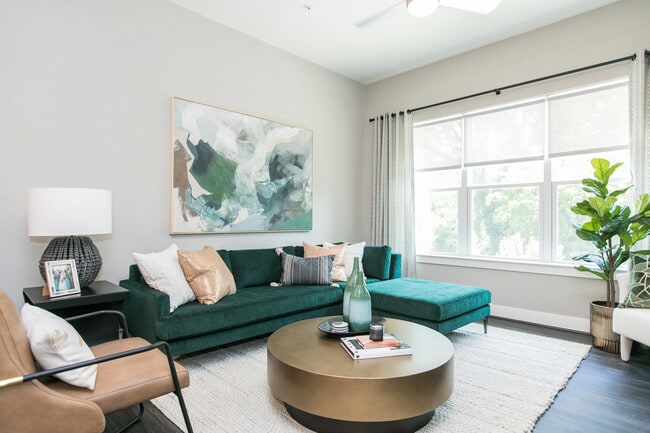 1BR, 1BA - 769 - SF - Living Room