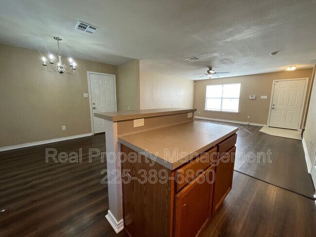 Photo - 23550 Wellington Ave