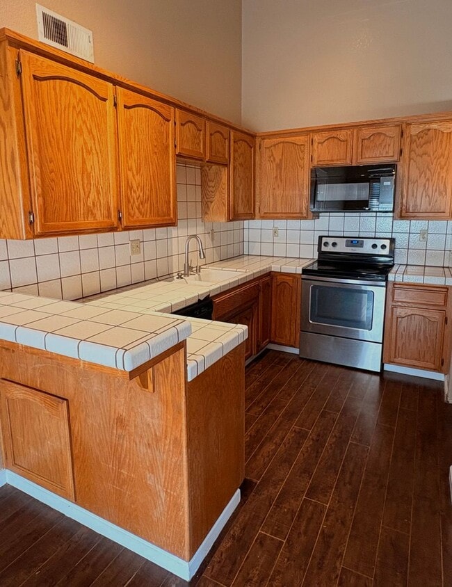 Photo - 2 WEEKS FREE RENT November Special - Roomy...