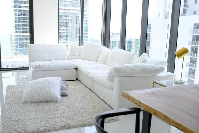 Photo - 1010 Brickell Ave Unit 4205