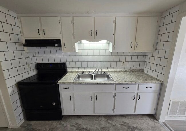 Photo - 663 Pegram St