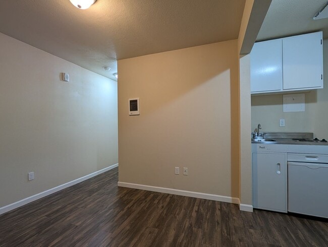 Photo - Great 1-bedroom, 1-Bath Apartment In Springfield With On-site Laundry!