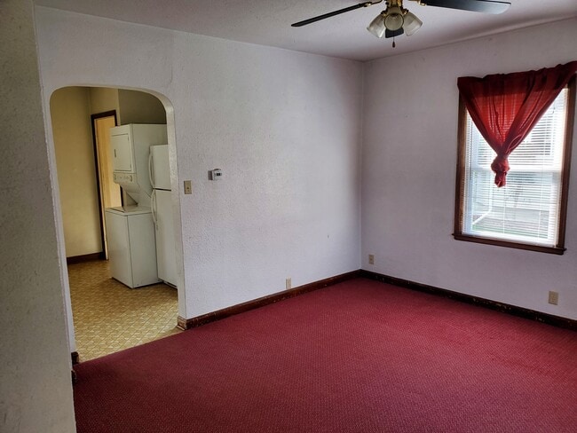 Photo - 212 Brown St W