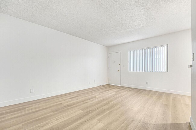 Photo - 3666 Cardiff