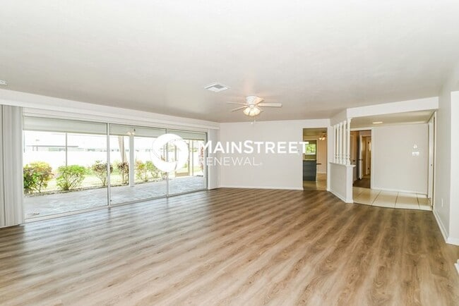Photo - 3 Bedroom Pet-Friendly Home in CAPE CORAL, FL with Main Street Renewal