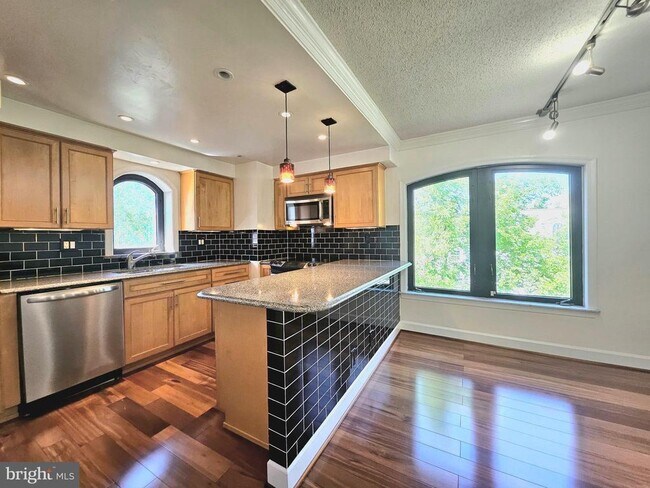 Building Photo - 1080 Wisconsin Ave NW Unit 203 Rental