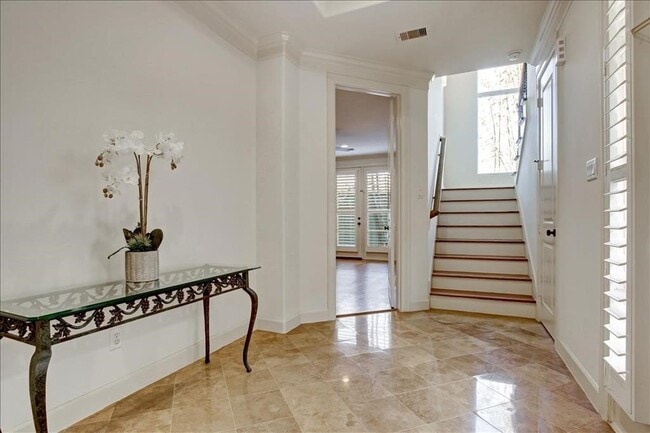 Photo - 2318 Welch St