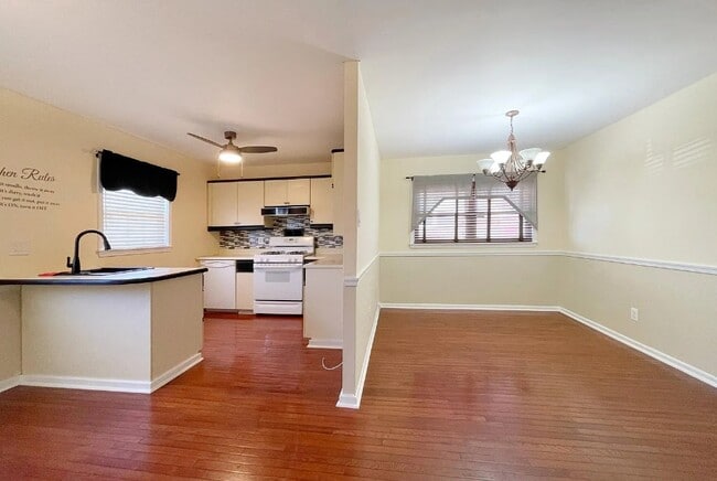 Dinning - 8708 Hargrave St