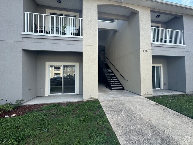 Building Photo - Move In Special! 1/2 Off 1st Months Rent T... Unit 5 Rental