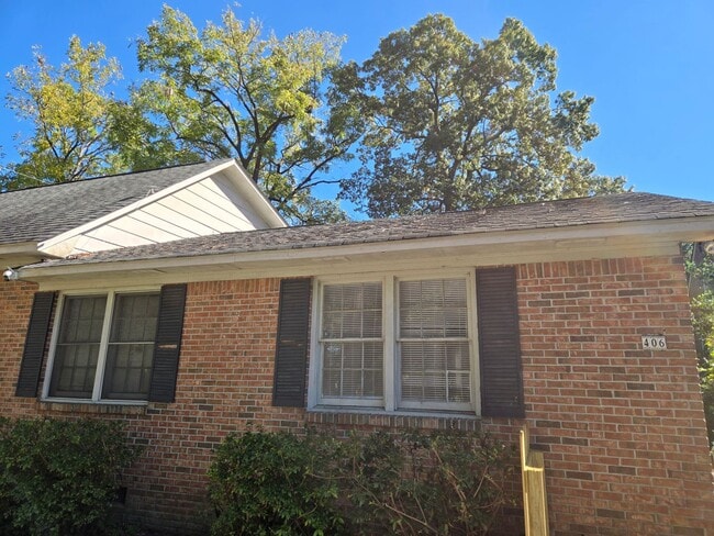 Building Photo - 406 Harden St Unit 406