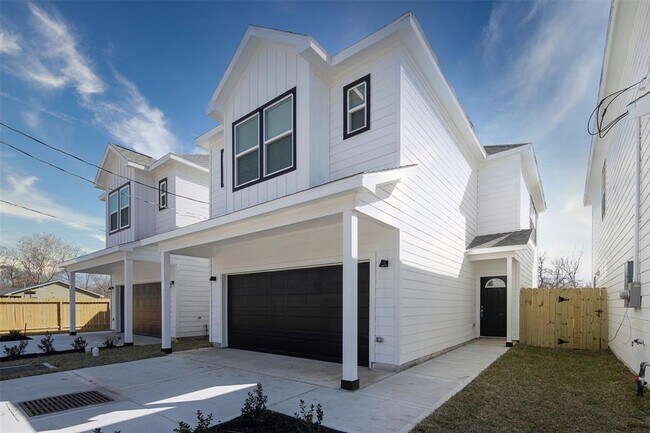 Photo - 2507 Lucky St