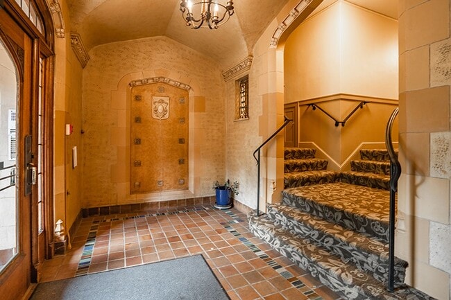 Photo - Lakeside Apartments