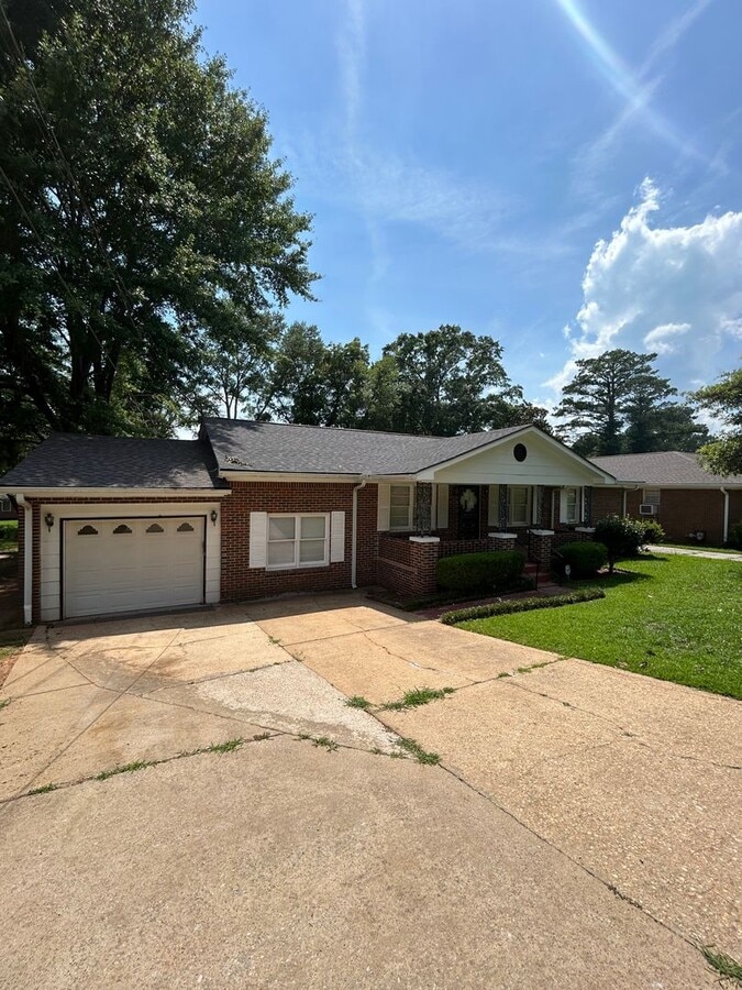 4-Bedroom/3-Bath House - AVAILABLE NOW! - 4-Bedroom/3-Bath House - AVAILABLE NOW!