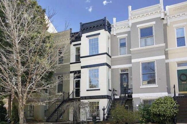Photo - 1123 Constitution Ave NE Unidad Upstairs Duplex