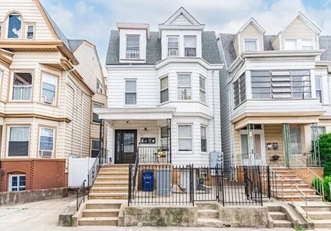 Photo - 261 Ridge St