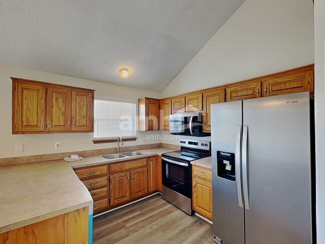 Photo - 713 Derby St