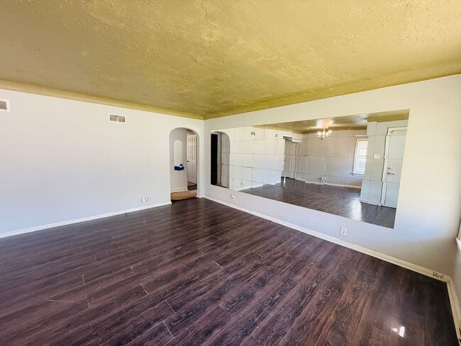 Photo - Spacious 3 Bedroom Rental!
