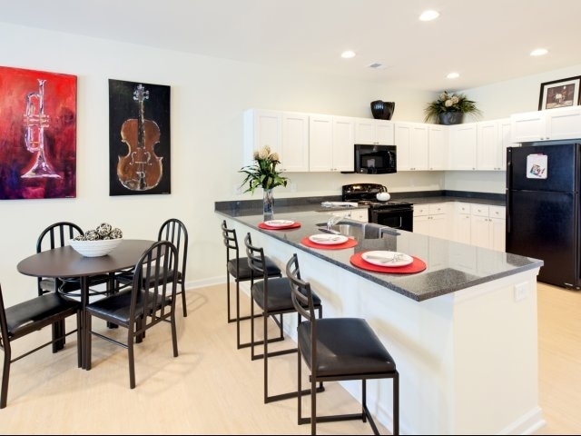 Dining Area - Deacon Station Apartments