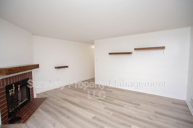 Photo - 350 Tavistock Rd