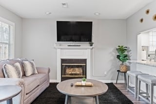 Photo - 160 Commons Dr