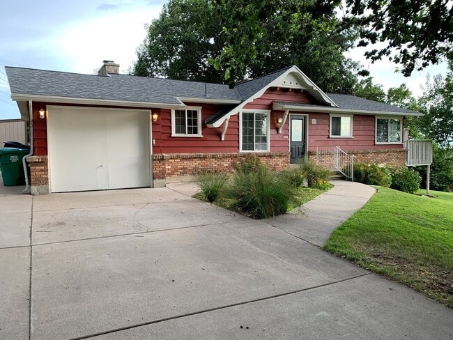 Photo - Wonderful 5 Bed, 2.5 Bath Home in Centerville!