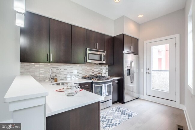 Building Photo - Northern Liberties Townhome with Parking