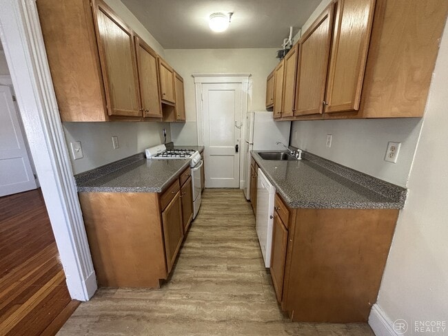 Building Photo - 235 Park Dr Unit 11