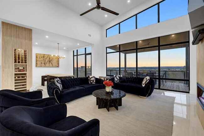 Photo - 207 Kites Ct