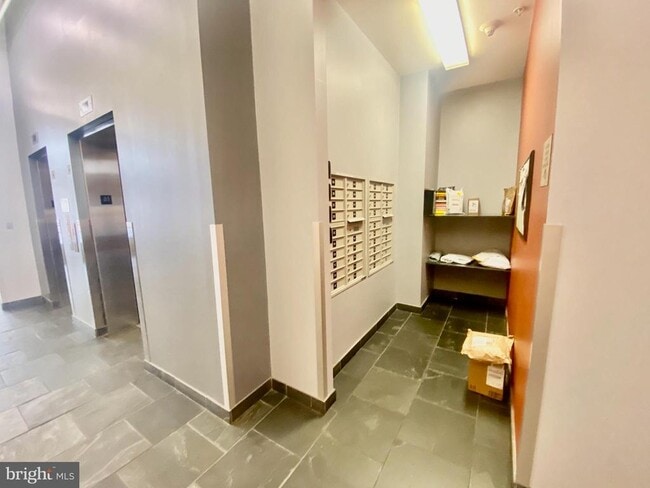 Building Photo - 1228 Arch St Unit 5C Rental